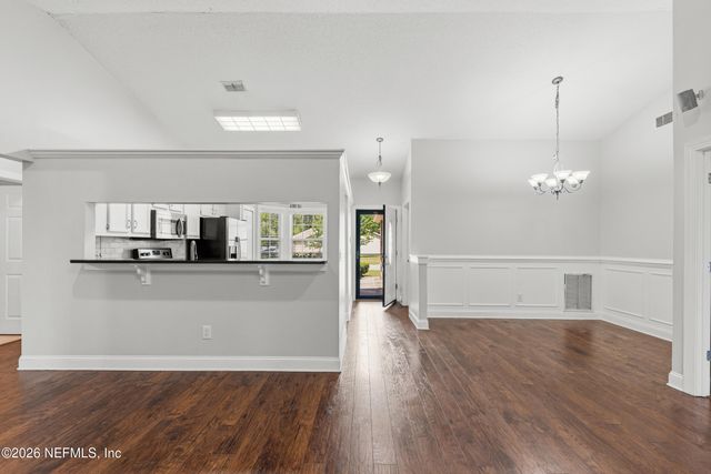 8634 HAMMOND FOREST Drive, Jacksonville, FL 32221