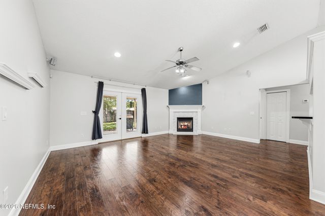 8634 HAMMOND FOREST Drive, Jacksonville, FL 32221