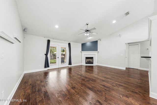 8634 HAMMOND FOREST Drive, Jacksonville, FL 32221