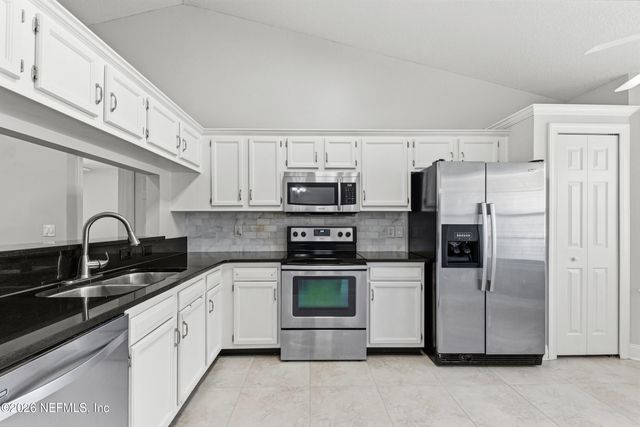 8634 HAMMOND FOREST Drive, Jacksonville, FL 32221