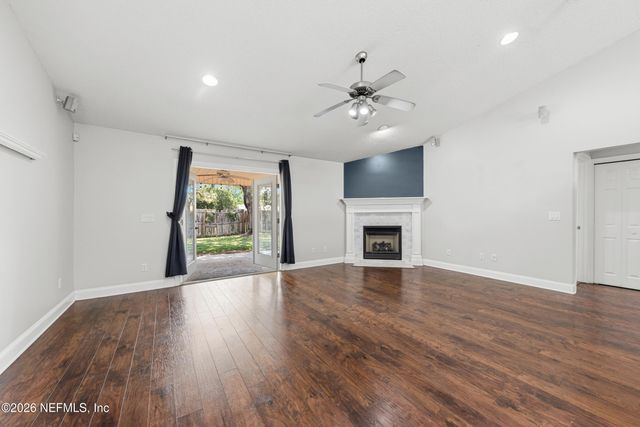 8634 HAMMOND FOREST Drive, Jacksonville, FL 32221