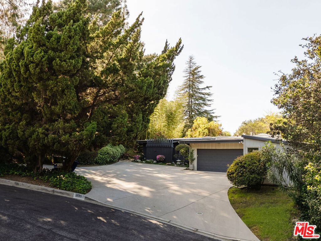 3493 Valley Meadow Road, Sherman Oaks, CA 91403 — photo 2