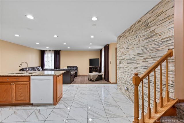5316 W MINT JULIP Drive, Alsip, IL 60803