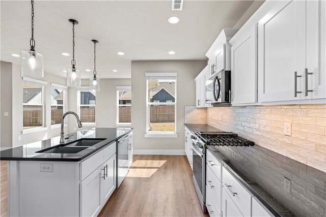 825 Mueller Way, Prairie Grove, AR 72753