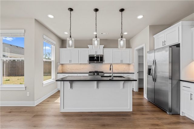 825 Mueller Way, Prairie Grove, AR 72753