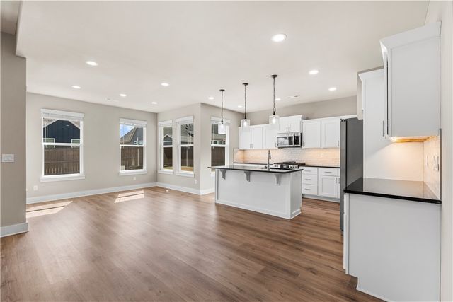 825 Mueller Way, Prairie Grove, AR 72753