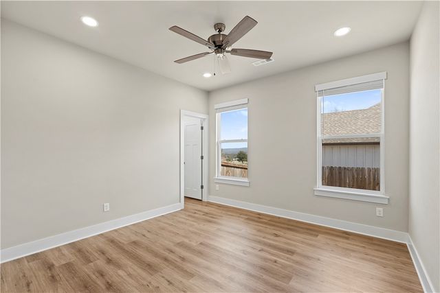 825 Mueller Way, Prairie Grove, AR 72753