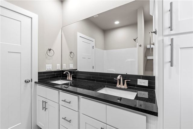 825 Mueller Way, Prairie Grove, AR 72753