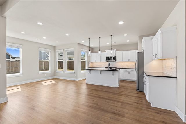 825 Mueller Way, Prairie Grove, AR 72753