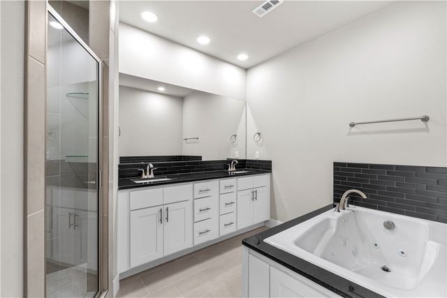 825 Mueller Way, Prairie Grove, AR 72753