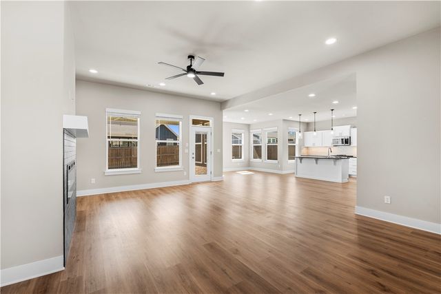 825 Mueller Way, Prairie Grove, AR 72753