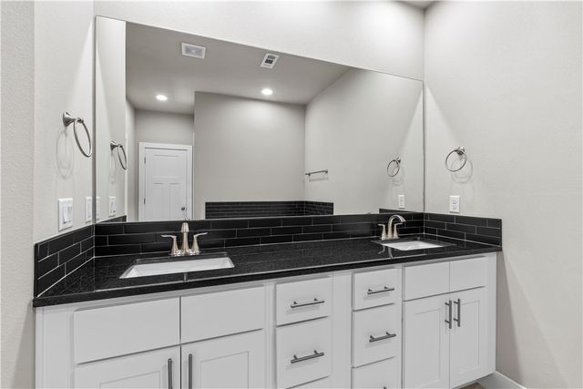 825 Mueller Way, Prairie Grove, AR 72753