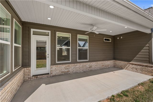 825 Mueller Way, Prairie Grove, AR 72753