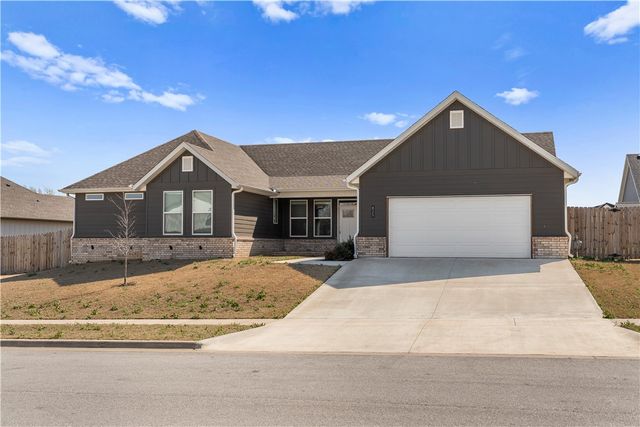 825 Mueller Way, Prairie Grove, AR 72753