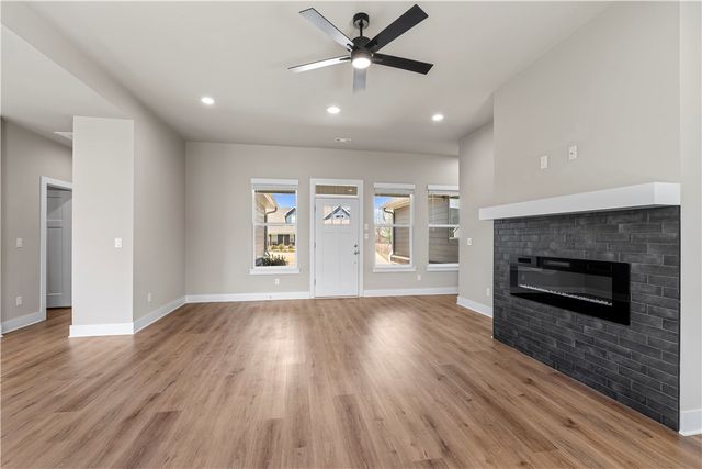 825 Mueller Way, Prairie Grove, AR 72753