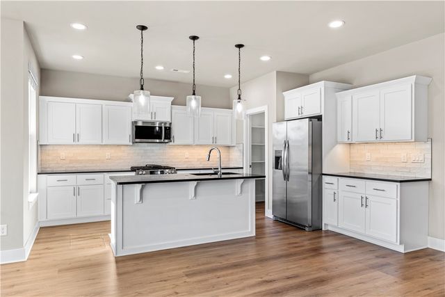 825 Mueller Way, Prairie Grove, AR 72753