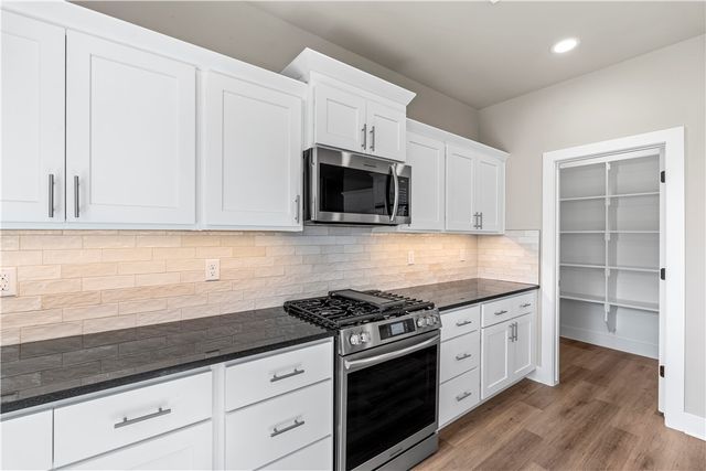 825 Mueller Way, Prairie Grove, AR 72753