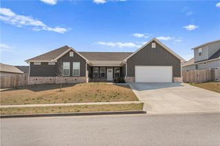 825 Mueller Way, Prairie Grove, AR 72753