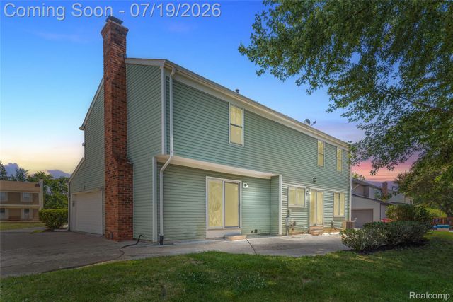 5994 Kingsfield Drive, West Bloomfield Charter Township, MI 48322