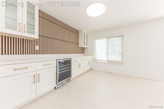 5994 Kingsfield Drive, West Bloomfield Charter Township, MI 48322