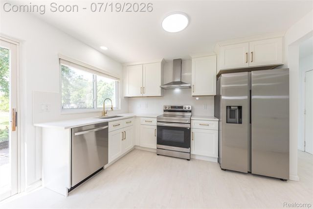5994 Kingsfield Drive, West Bloomfield Charter Township, MI 48322