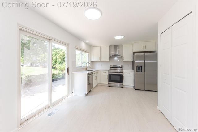 5994 Kingsfield Drive, West Bloomfield Charter Township, MI 48322