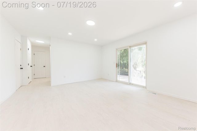 5994 Kingsfield Drive, West Bloomfield Charter Township, MI 48322