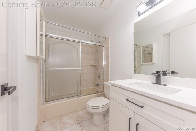 5994 Kingsfield Drive, West Bloomfield Charter Township, MI 48322