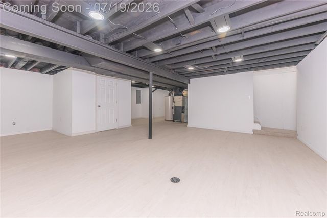 5994 Kingsfield Drive, West Bloomfield Charter Township, MI 48322