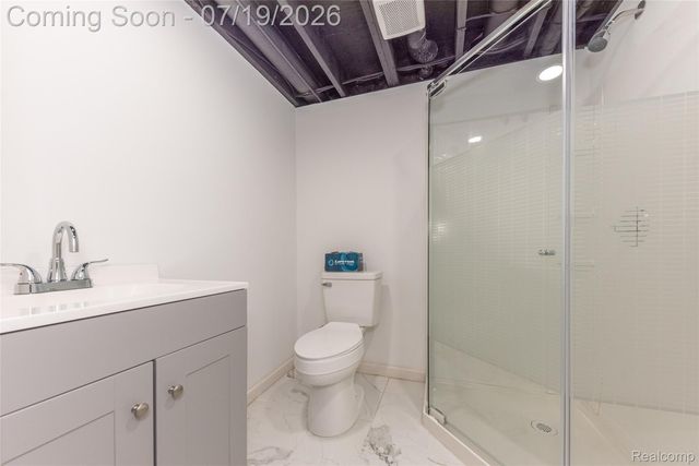 5994 Kingsfield Drive, West Bloomfield Charter Township, MI 48322