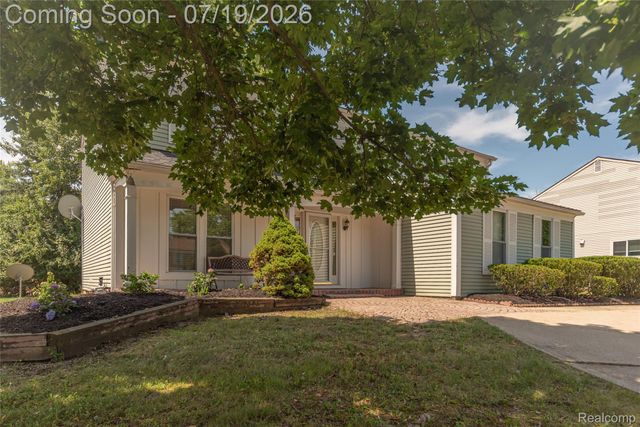 5994 Kingsfield Drive, West Bloomfield Charter Township, MI 48322
