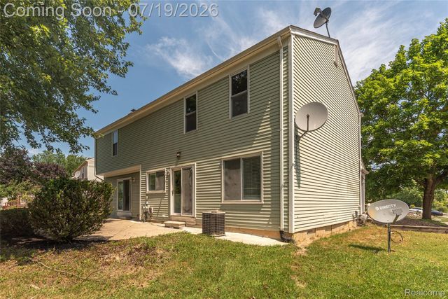 5994 Kingsfield Drive, West Bloomfield Charter Township, MI 48322