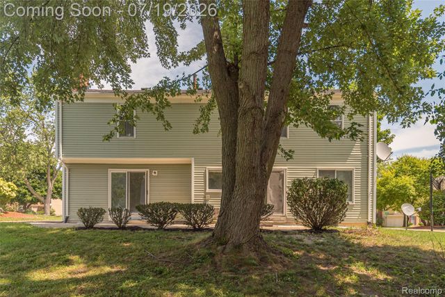 5994 Kingsfield Drive, West Bloomfield Charter Township, MI 48322