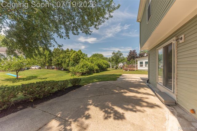 5994 Kingsfield Drive, West Bloomfield Charter Township, MI 48322