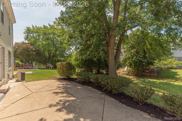 5994 Kingsfield Drive, West Bloomfield Charter Township, MI 48322