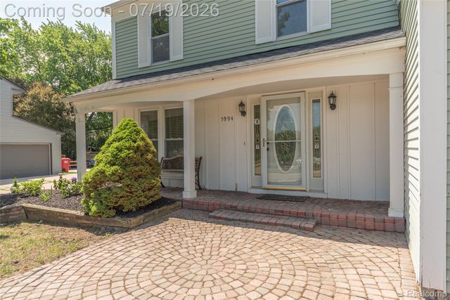 5994 Kingsfield Drive, West Bloomfield Charter Township, MI 48322