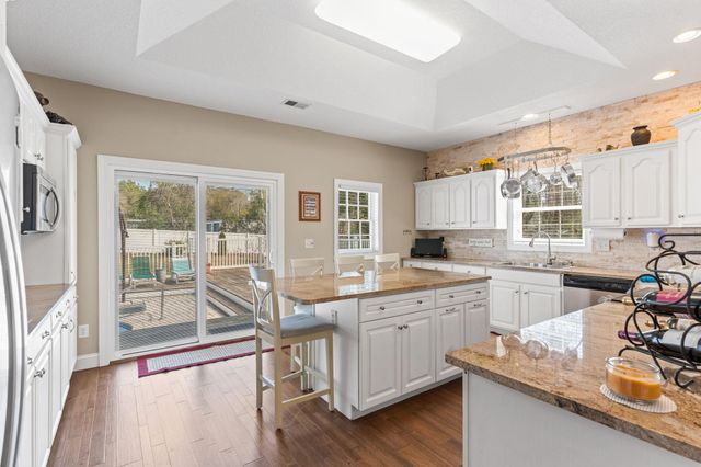 4327 Lakeside Dr., Little River, SC 29566