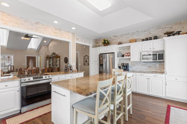 4327 Lakeside Dr., Little River, SC 29566