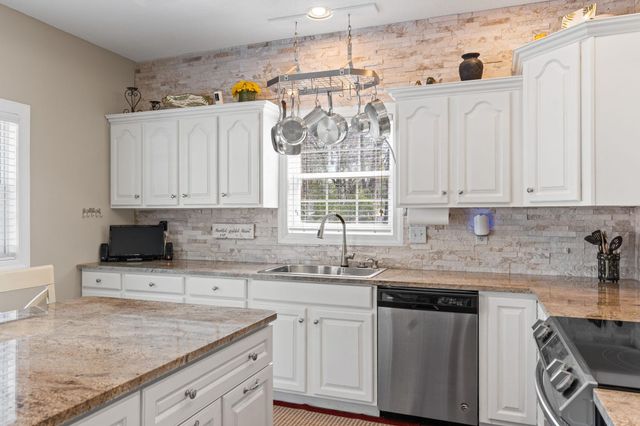 4327 Lakeside Dr., Little River, SC 29566