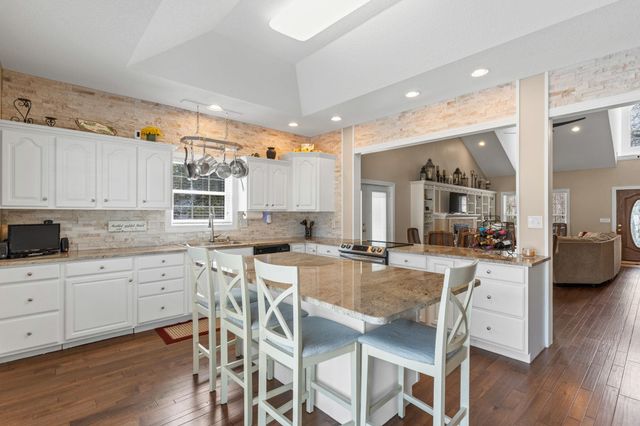 4327 Lakeside Dr., Little River, SC 29566