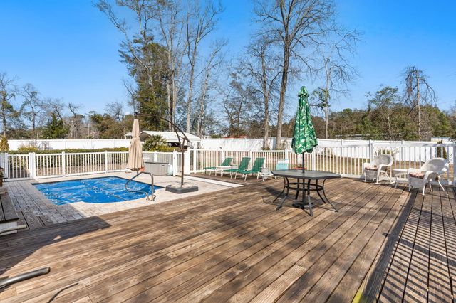 4327 Lakeside Dr., Little River, SC 29566