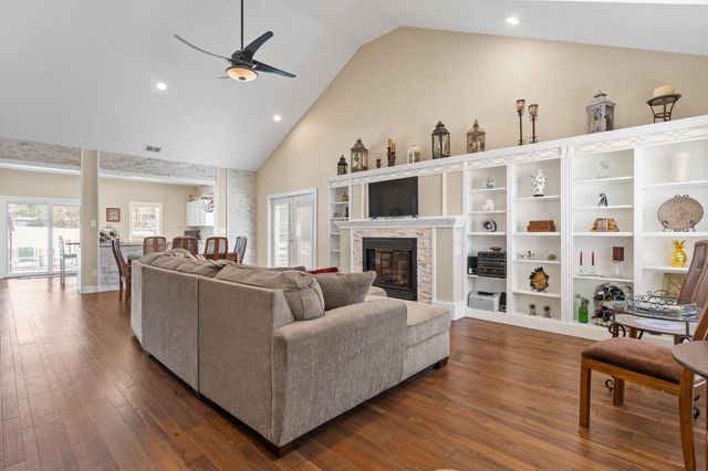 4327 Lakeside Dr., Little River, SC 29566