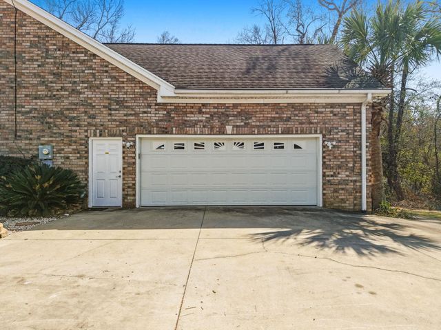 4327 Lakeside Dr., Little River, SC 29566