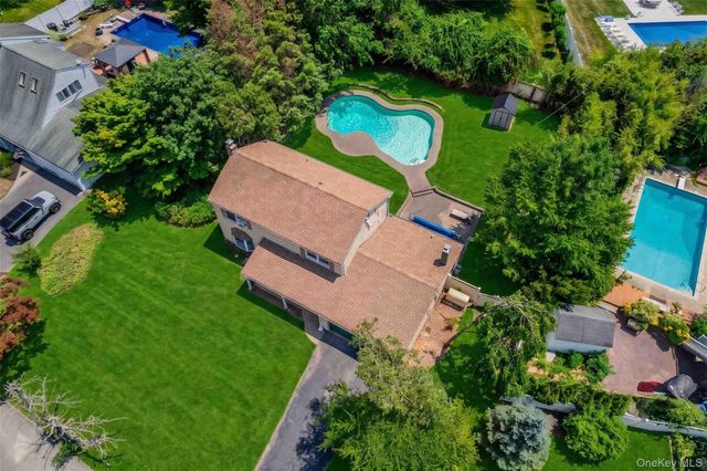 21 Madeley Lane, Stony Brook, NY 11790