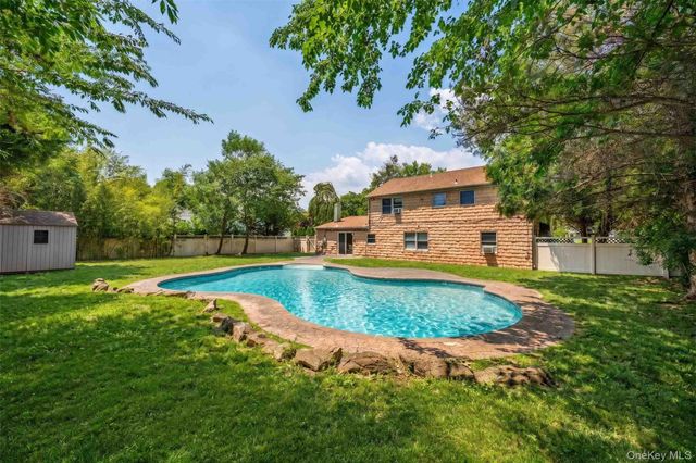 21 Madeley Lane, Stony Brook, NY 11790