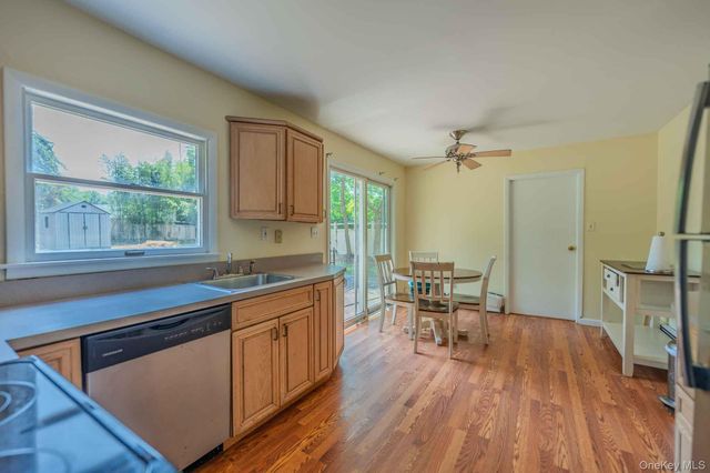 21 Madeley Lane, Stony Brook, NY 11790