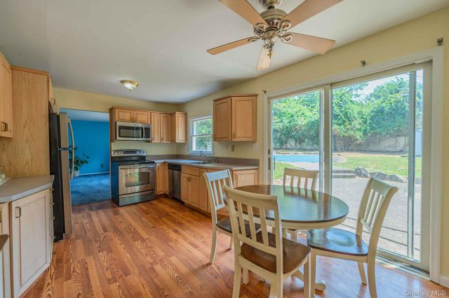 21 Madeley Lane, Stony Brook, NY 11790