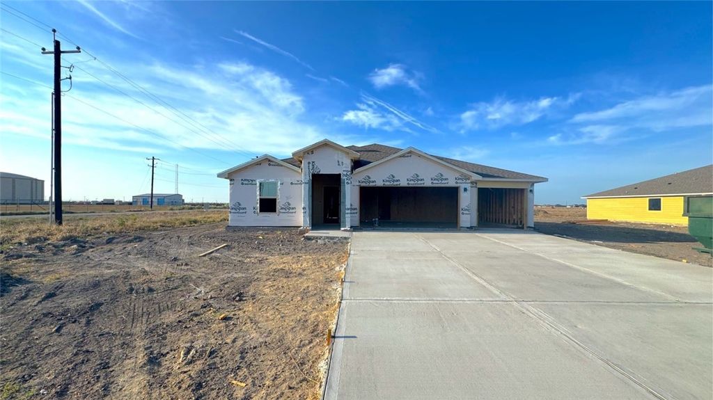 802 Fisher's Island Cir, Corpus Christi, TX 78415 — exterior