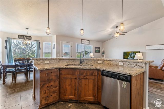 306 S SUNBURST DR, Layton, UT 84041