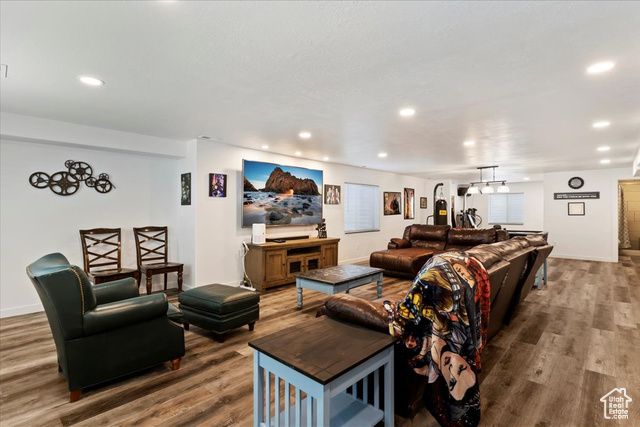 306 S SUNBURST DR, Layton, UT 84041